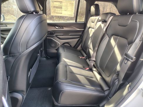 New 2026 Jeep Grand Cherokee Limited AWD/4WD image 19