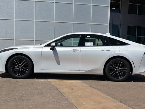 New 2026 Toyota Mirai RWD image 7