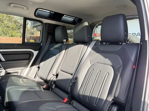 Used 2021 Land Rover Defender 110 X-Dynamic HSE image 16