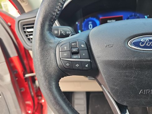 Used 2020 Ford Escape Titanium AWD/4WD image 18