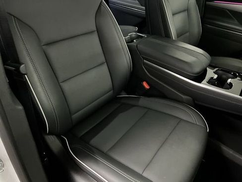 Certified 2025 Buick Enclave Preferred image 27