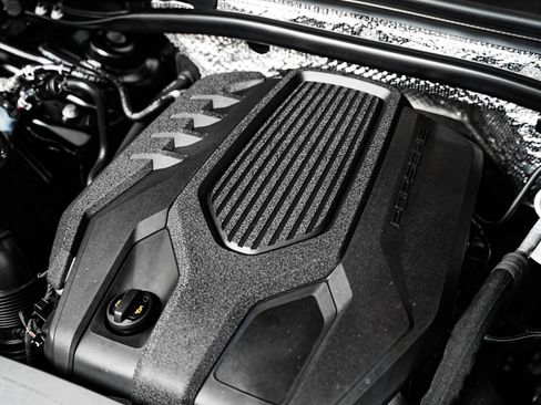 Certified 2026 Porsche Macan AWD/4WD image 13