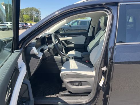 New 2026 Volkswagen Tiguan SE image 21