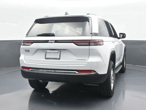 Used 2025 Jeep Grand Cherokee Laredo image 5