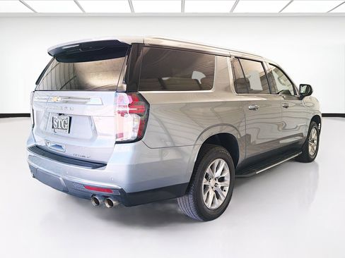 Used 2023 Chevrolet Suburban Premier image 4