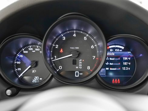 New 2026 Porsche Macan image 18