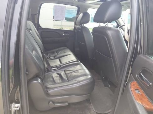 Used 2012 Chevrolet Suburban LT w/ Luxury Package AWD/4WD image 10