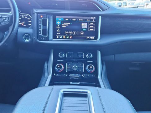 Used 2021 GMC Yukon Denali w/ Denali Premium Package image 10