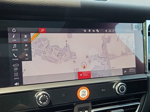 Certified 2026 Porsche Macan AWD/4WD image 17