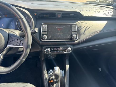 Used 2019 Nissan Kicks SR w/ SR Premium Package FWD image 12