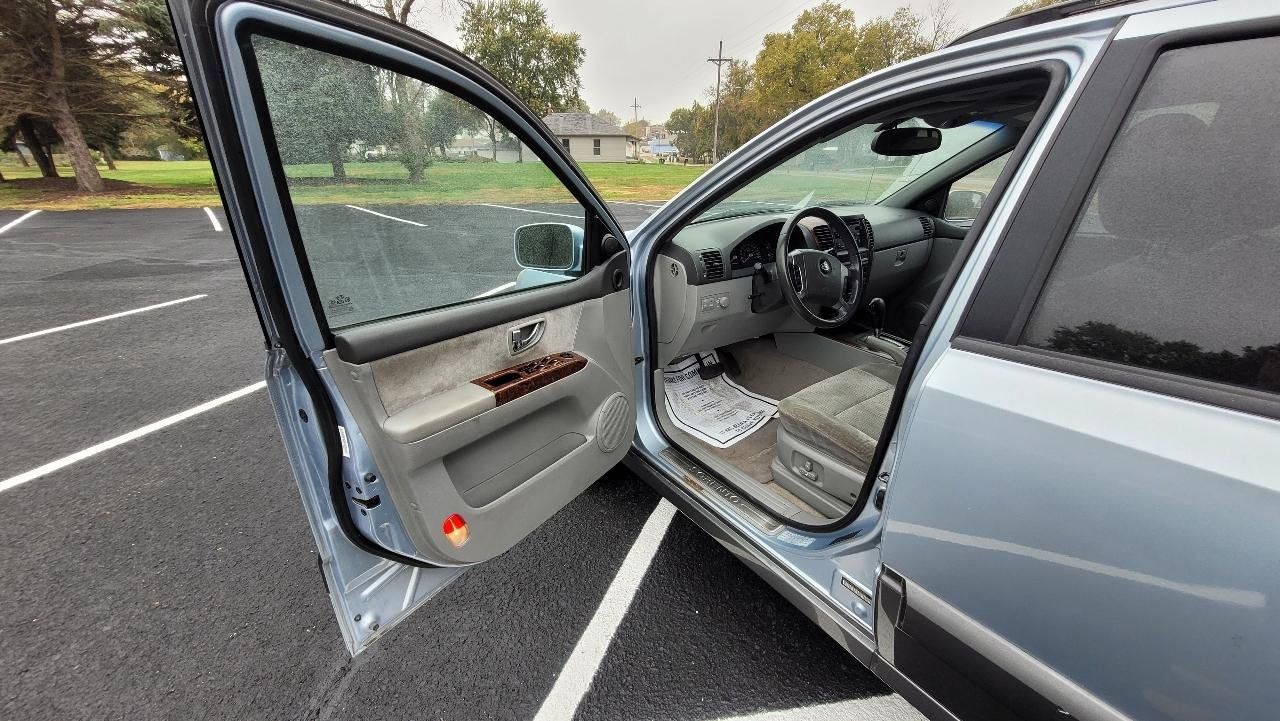 Used 2004 Kia Sorento 4WD image 8