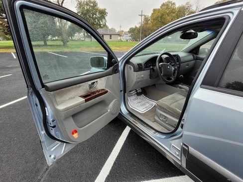 Used 2004 Kia Sorento 4WD image 8