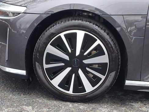 Used 2024 Lucid Air Touring image 9