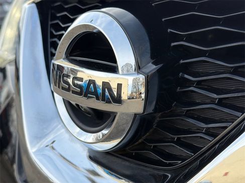 Used 2016 Nissan Rogue SV w/ SV Premium Package image 15