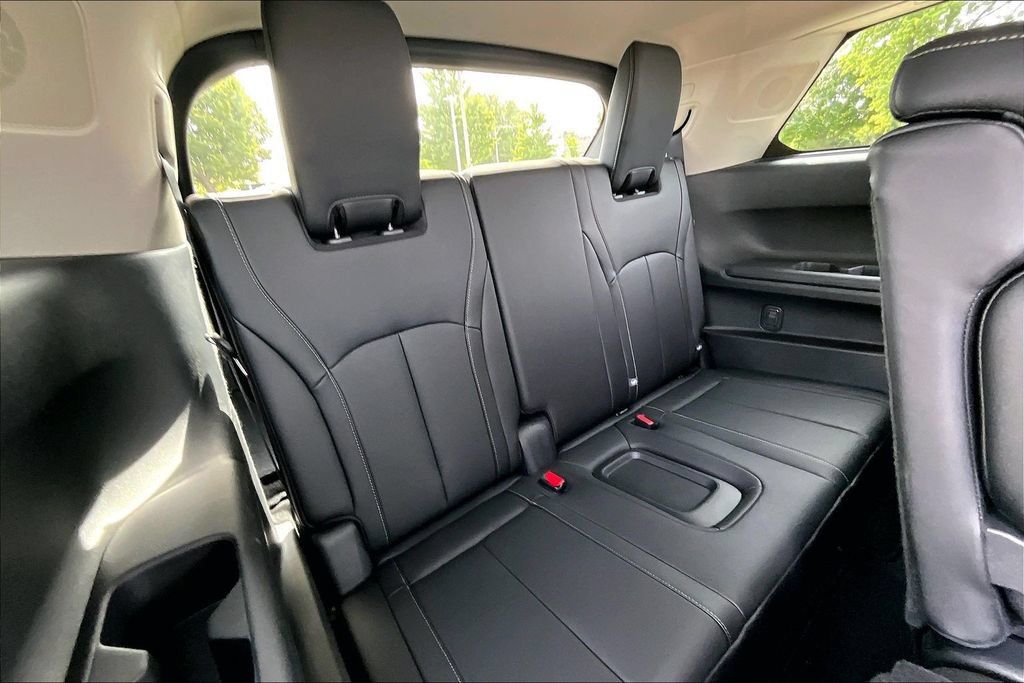 Certified 2027 INFINITI QX60 Luxe w/ Cargo Package AWD/4WD image 33