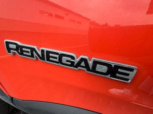 Used 2019 Jeep Renegade Latitude w/ Cold Weather Group AWD/4WD image 54