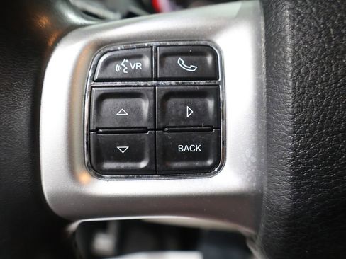 Used 2018 Dodge Grand Caravan SE w/ UConnect Hands-Free Group image 29