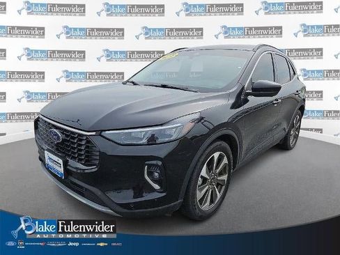 Used 2023 Ford Escape Platinum FWD image 1