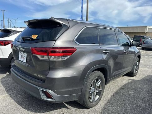 Used 2017 Toyota Highlander Limited Platinum AWD/4WD image 16