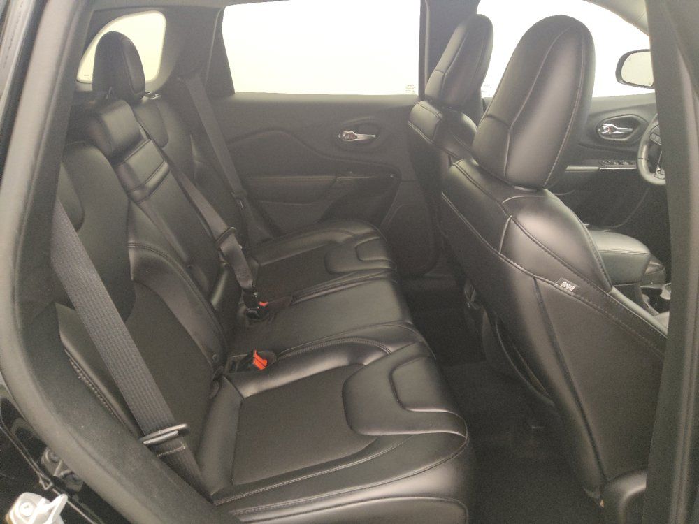 Used 2019 Jeep Cherokee Latitude Plus FWD image 19