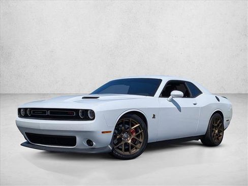 Used 2017 Dodge Challenger R/T Scat Pack w/ Leather Interior Group image 2