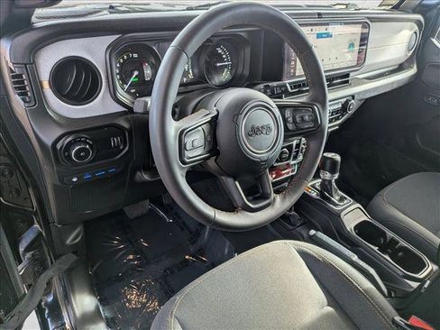 Used 2024 Jeep Wrangler Willys AWD/4WD image 10