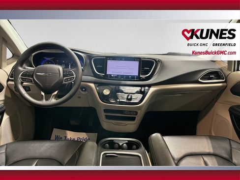 Used 2024 Chrysler Pacifica Touring-L FWD image 24