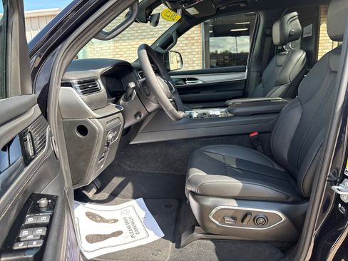 New 2025 Jeep Wagoneer L Series II w/ Premium Group I image 3