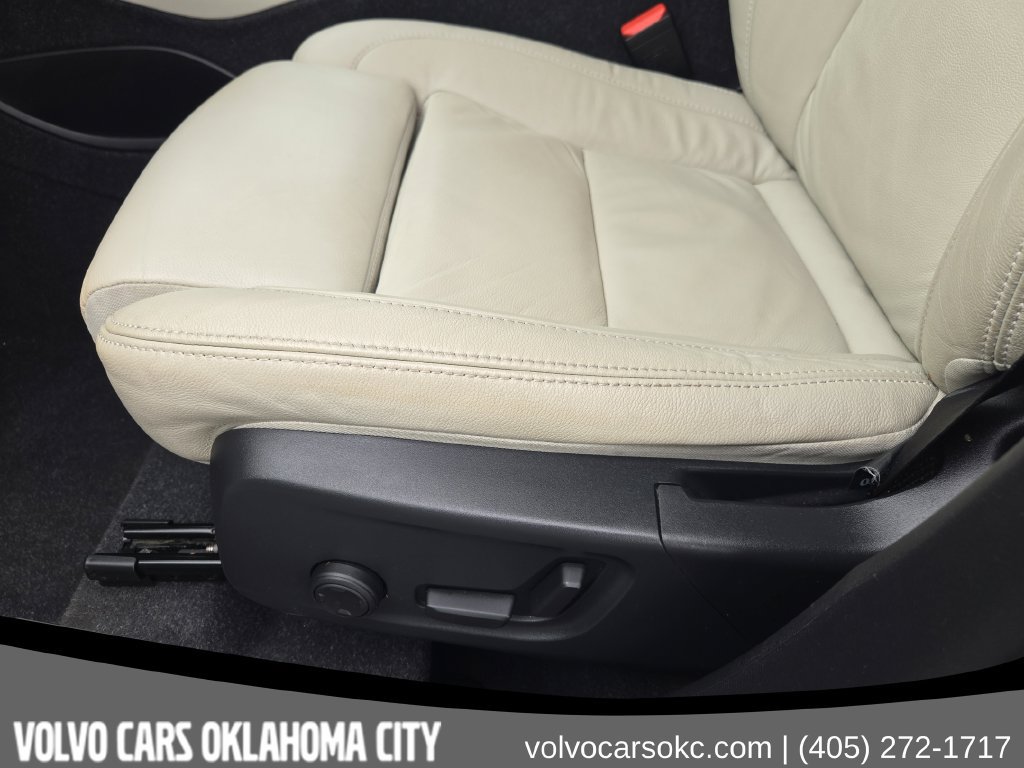 Certified 2023 Volvo XC40 B5 Plus w/ Protection Package Premier AWD/4WD image 25