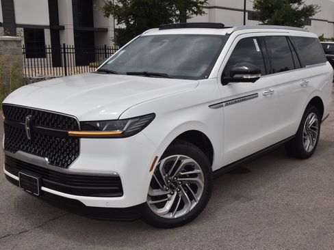 New 2026 Lincoln Navigator Reserve AWD/4WD image 12