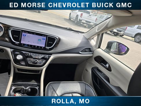 Used 2022 Chrysler Pacifica Limited w/ Uconnect Theater Family Group AWD/4WD image 25