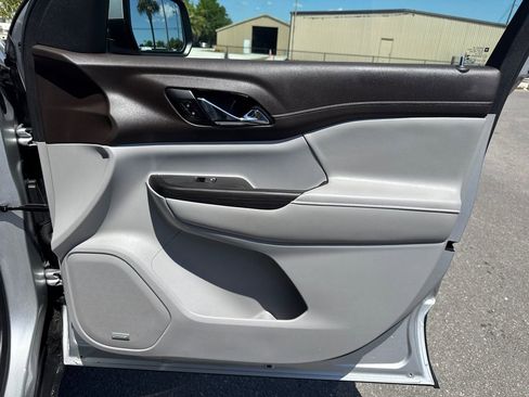 Used 2020 GMC Acadia SLT FWD image 21
