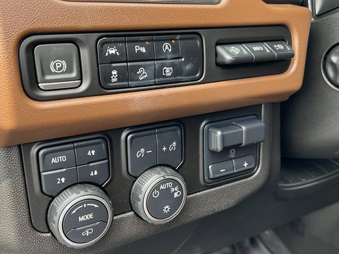 Used 2023 Chevrolet Suburban High Country AWD/4WD image 34
