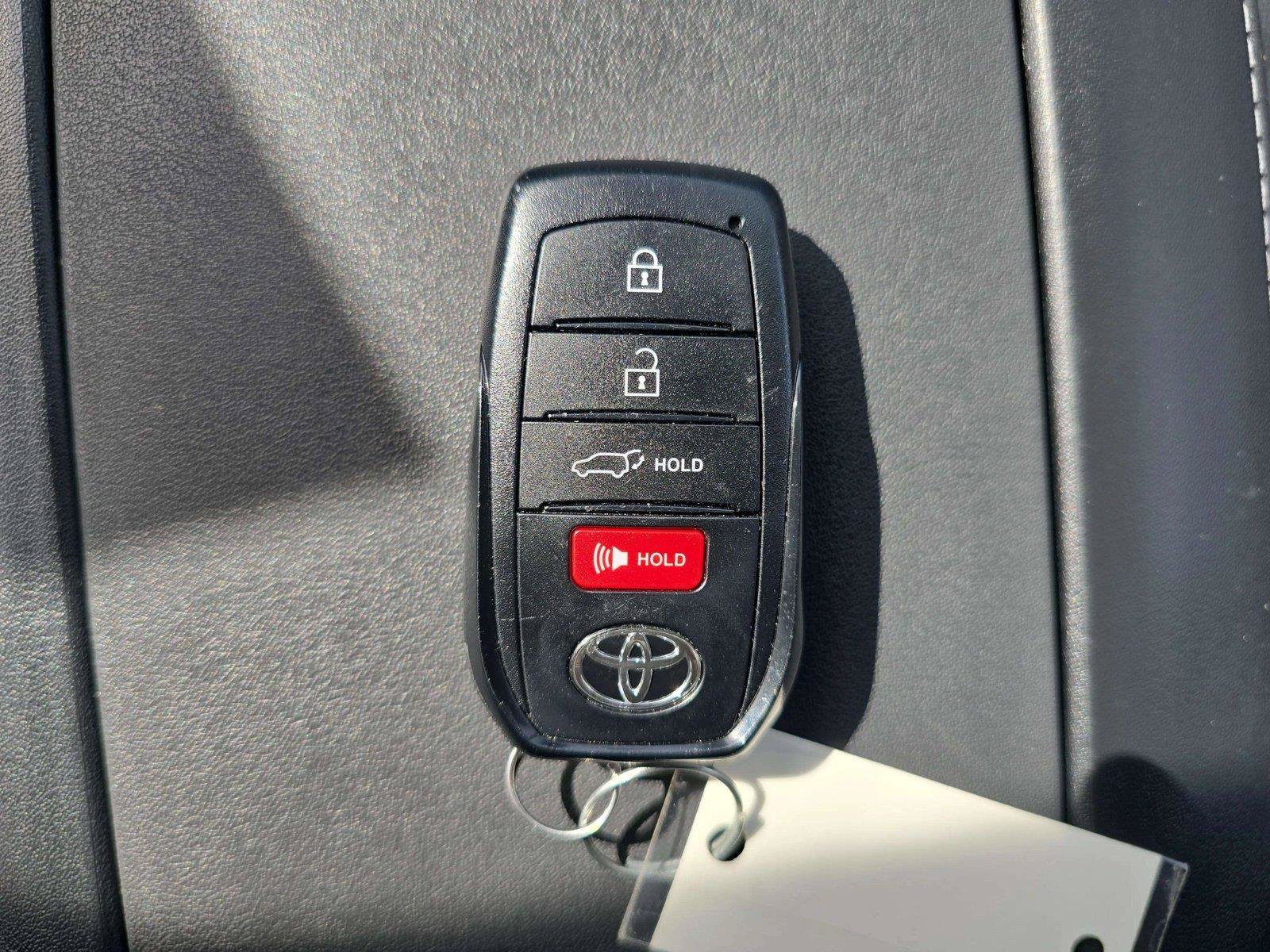 Used 2024 Toyota Highlander Platinum AWD/4WD image 34