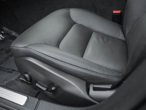 Used 2025 Volvo V60 B5 Cross Country Plus image 33