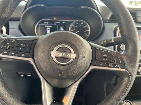 Used 2025 Nissan Versa SV image 28