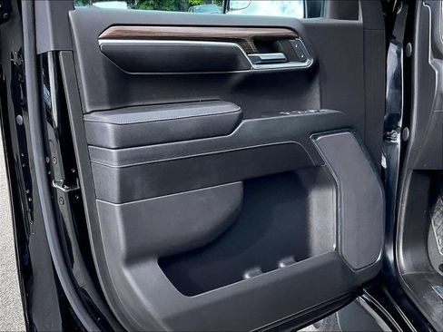Used 2023 Chevrolet Silverado 1500 LT AWD/4WD image 9