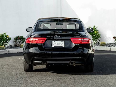 Used 2019 Jaguar XE Premium image 8