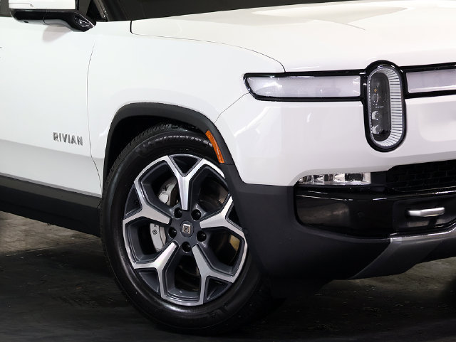 Used 2024 Rivian R1S Adventure Dual AWD/4WD image 8