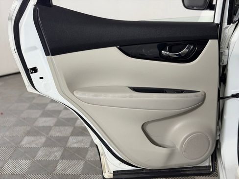 Used 2021 Nissan Rogue Sport SV image 29