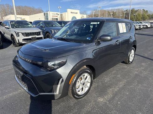 Used 2023 Kia Soul LX w/ Option Group 015 FWD image 3