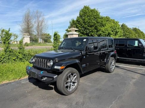 Used 2024 Jeep Wrangler Unlimited w/ Convenience Group AWD/4WD image 3