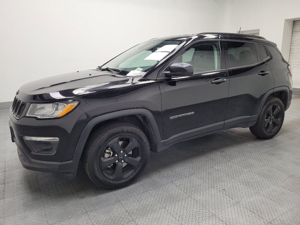 Used 2017 Jeep Compass Latitude w/ Popular Equipment Group AWD/4WD image 2