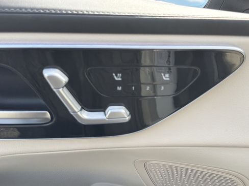 Used 2025 Mercedes-Benz GLC 350e 4MATIC image 30