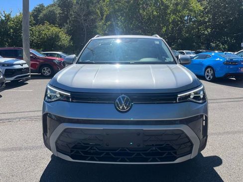 New 2025 Volkswagen Taos SE image 3