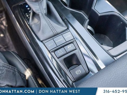 Used 2025 Toyota Camry SE FWD image 8