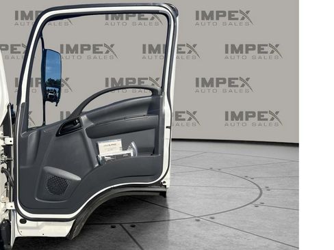 Used 2024 Chevrolet Low Cab Forward image 42