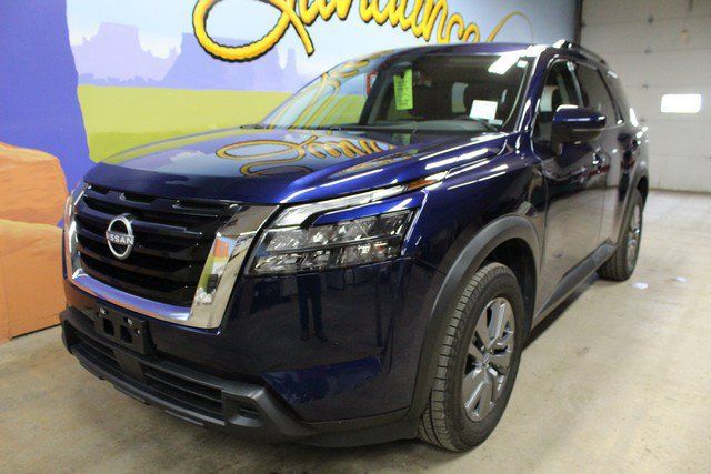 Used 2025 Nissan Pathfinder SV FWD image 8