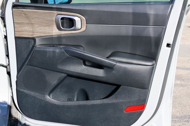 Used 2022 Kia Sorento EX w/ Panoramic Sunroof Package FWD image 16