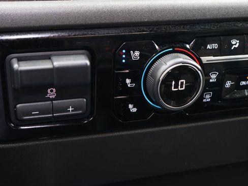 Used 2022 Chevrolet Silverado 1500 ZR2 w/ Technology Package image 30